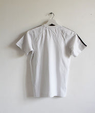 Charger l&#39;image dans la galerie, T-SHIRT ADIDAS BLANC LOGO BLEU MARINE  XXS

