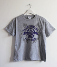 Charger l&#39;image dans la galerie, T-SHIRT NORTHWEST HUSKIES BASKETBALL XXS
